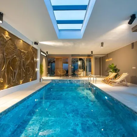 Bling Excellence - Macthless With Indoor Swimpool In Hisaroenue فتحية