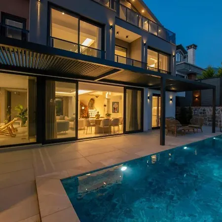 Bling Excellence - Macthless With Indoor Swimpool In Hisaroenue فيلة فتحية