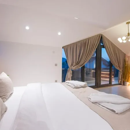 فيلة Bling Excellence - Macthless With Indoor Swimpool In Hisaroenue