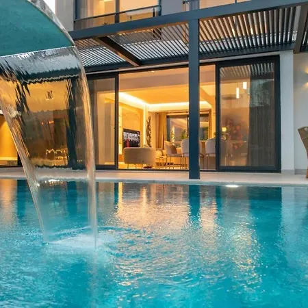 Bling Excellence - Macthless With Indoor Swimpool In Hisaroenue *