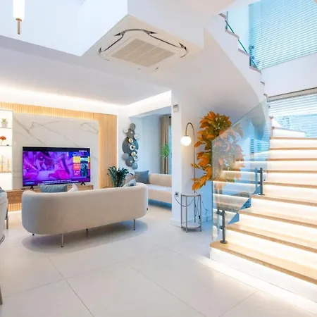 Bling Excellence - Macthless With Indoor Swimpool In Hisaroenue فيلة