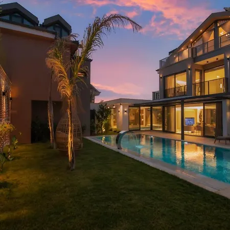 Bling Excellence - Macthless With Indoor Swimpool In Hisaroenue فيلة