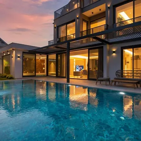 فيلة Bling Excellence - Macthless With Indoor Swimpool In Hisaroenue