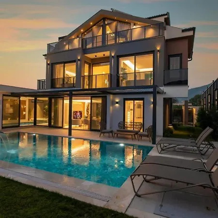 Bling Excellence - Macthless With Indoor Swimpool In Hisaroenue * فتحية