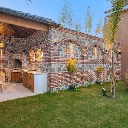 Bling Excellence - Macthless With Indoor Swimpool In Hisaroenue *