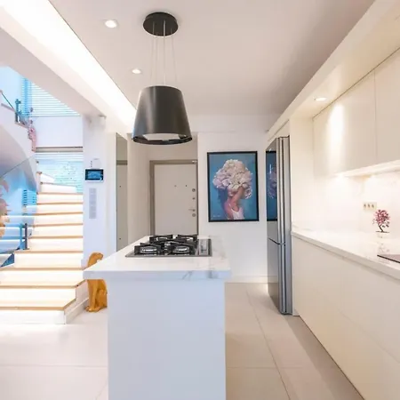 Bling Excellence - Macthless With Indoor Swimpool In Hisaroenue