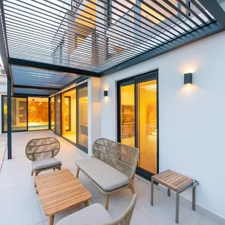 فيلة Bling Excellence - Macthless With Indoor Swimpool In Hisaroenue فتحية