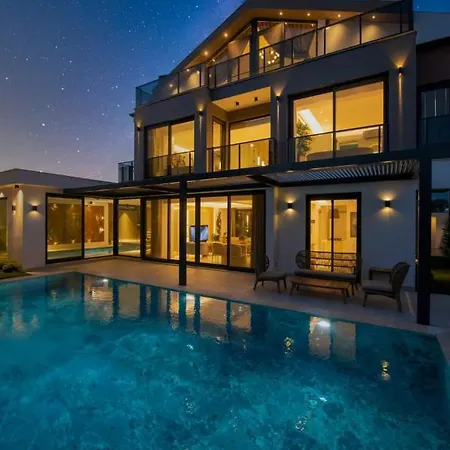 Bling Excellence - Macthless With Indoor Swimpool In Hisaroenue فيلة *