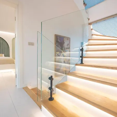 Bling Excellence - Macthless With Indoor Swimpool In Hisaroenue