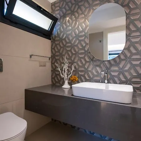 Bling Excellence - Macthless With Indoor Swimpool In Hisaroenue فتحية